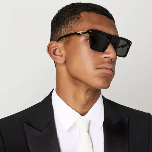 Burberry | Accessories | Original Burberry Camron Grey  display picture 2